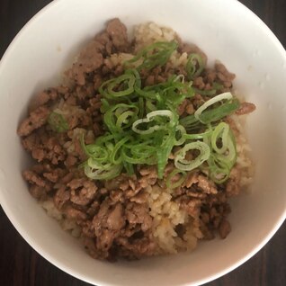 簡単♪バター醤油の豚そぼろ丼